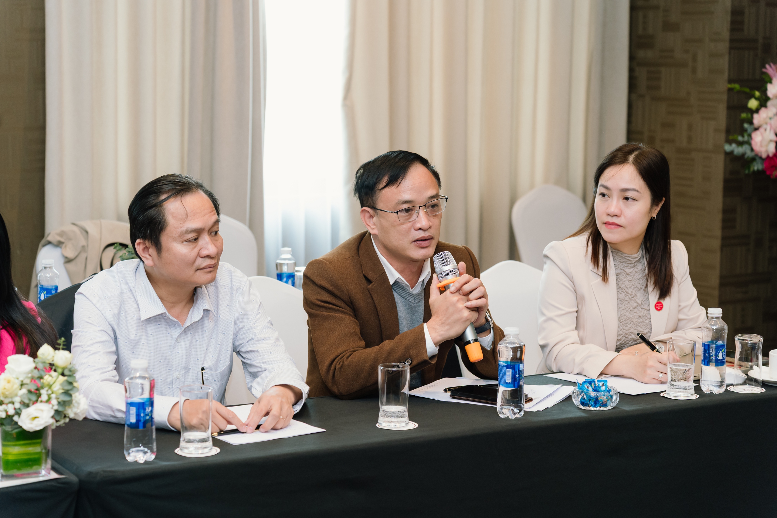 Nồng độ bụi mịn PM2.5 tăng gấp 2 lần khuyến cáo của WHO tại nơi vẫn cho hút thuốc trong nhà- Ảnh 7.