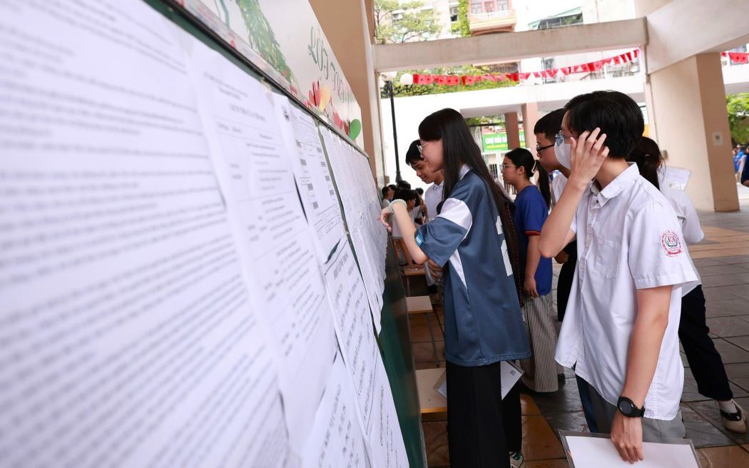 Cuộc đua vào lớp 10 nóng lên: Lịch học kín đặc, môn thi thứ ba vẫn là ẩn số- Ảnh 2. Hà Nội dự kiến lùi kỳ thi vào lớp 10, phụ huynh lo áp lực "kéo dài"