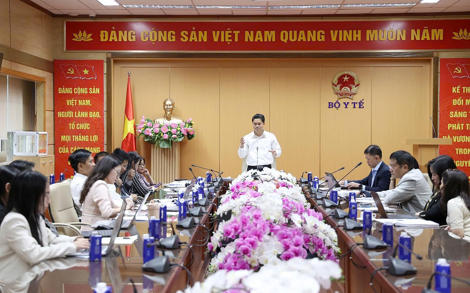 Sẽ bổ sung 76 thuốc mới, có thuốc điều trị ung thư, miễn dịch, thuốc đích vào danh mục BHYT chi trả
- Ảnh 5.