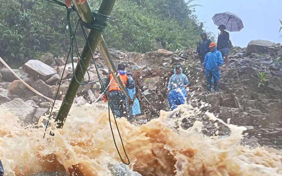 Thực hư thông tin 'cụ bà 73 tuổi mấy ngày không ăn uống trong mùa lụt'- Ảnh 2.