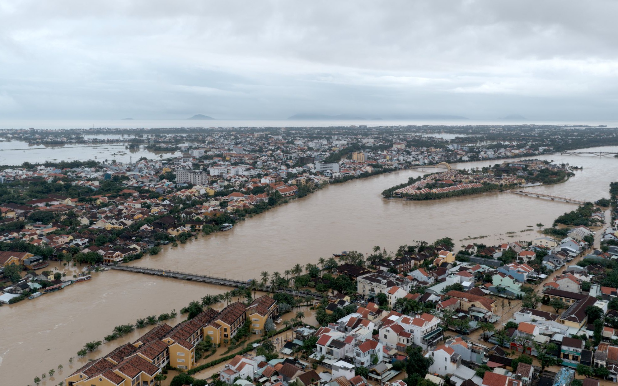 Lũ các sông ở Huế và Đà Nẵng đã lên báo động 3, nhiều khu vực tái ngập