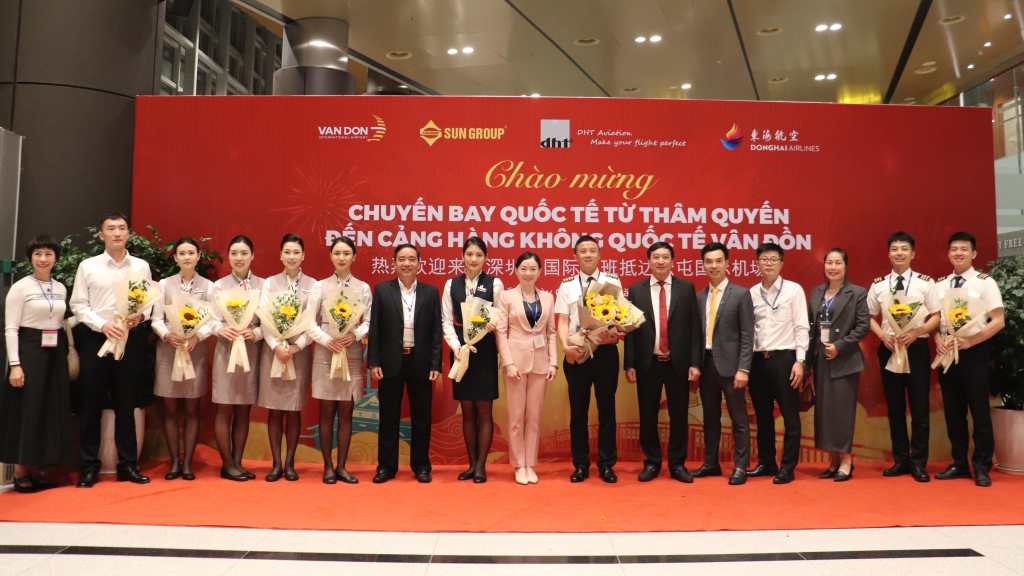 Quảng Ninh đón chuyến bay charter đầu tiên từ Thâm Quyến- Ảnh 3. Quảng Ninh đón chuyến bay charter đầu tiên từ Thâm Quyến- Ảnh 3.