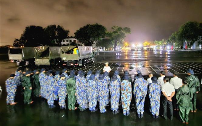 Trên 7.700 lượt cán bộ, chiến sĩ giúp nhân dân khắc phục hậu quả mưa lũ