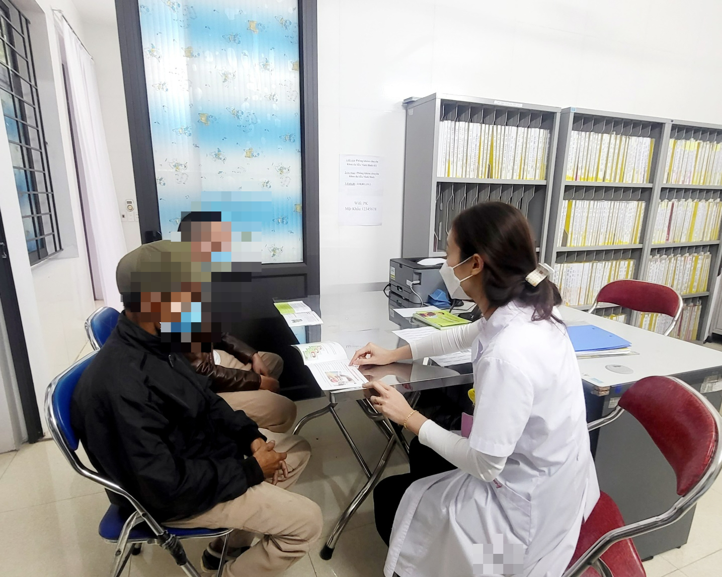 Phòng chống HIV/AIDS tại Ninh Bình, từ chính sách đặc thù đến những chuyển biến về kiểm soát tình hình dịch- Ảnh 4. Phòng chống HIV/AIDS tại Ninh Bình, từ chính sách đặc thù đến những chuyển biến về kiểm soát tình hình dịch- Ảnh 4.