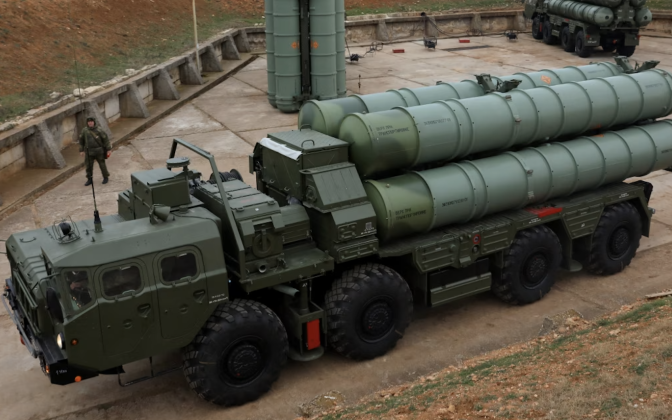 Loạt thành tích 'đáng nể' của hệ thống S-400 Nga- Ảnh 2. S-400 Nga tung "cú đấm thép" chặn đứng loạt tên lửa ATACMS Mỹ