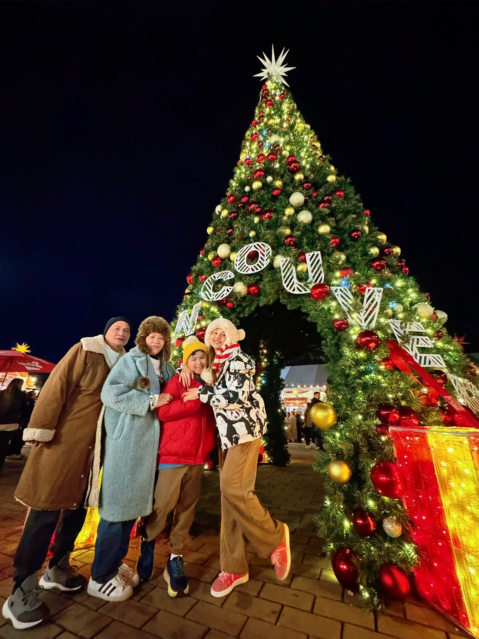 Cháu ngoại chưa chào đời, bố mẹ Hoa hậu Diễm Hương đã mua xế hộp tặng- Ảnh 8.