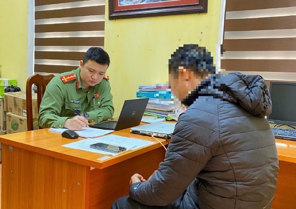 Bình luận xúc phạm công an trên Facebook, người đàn ông bị phạt 5 triệu đồng- Ảnh 1.