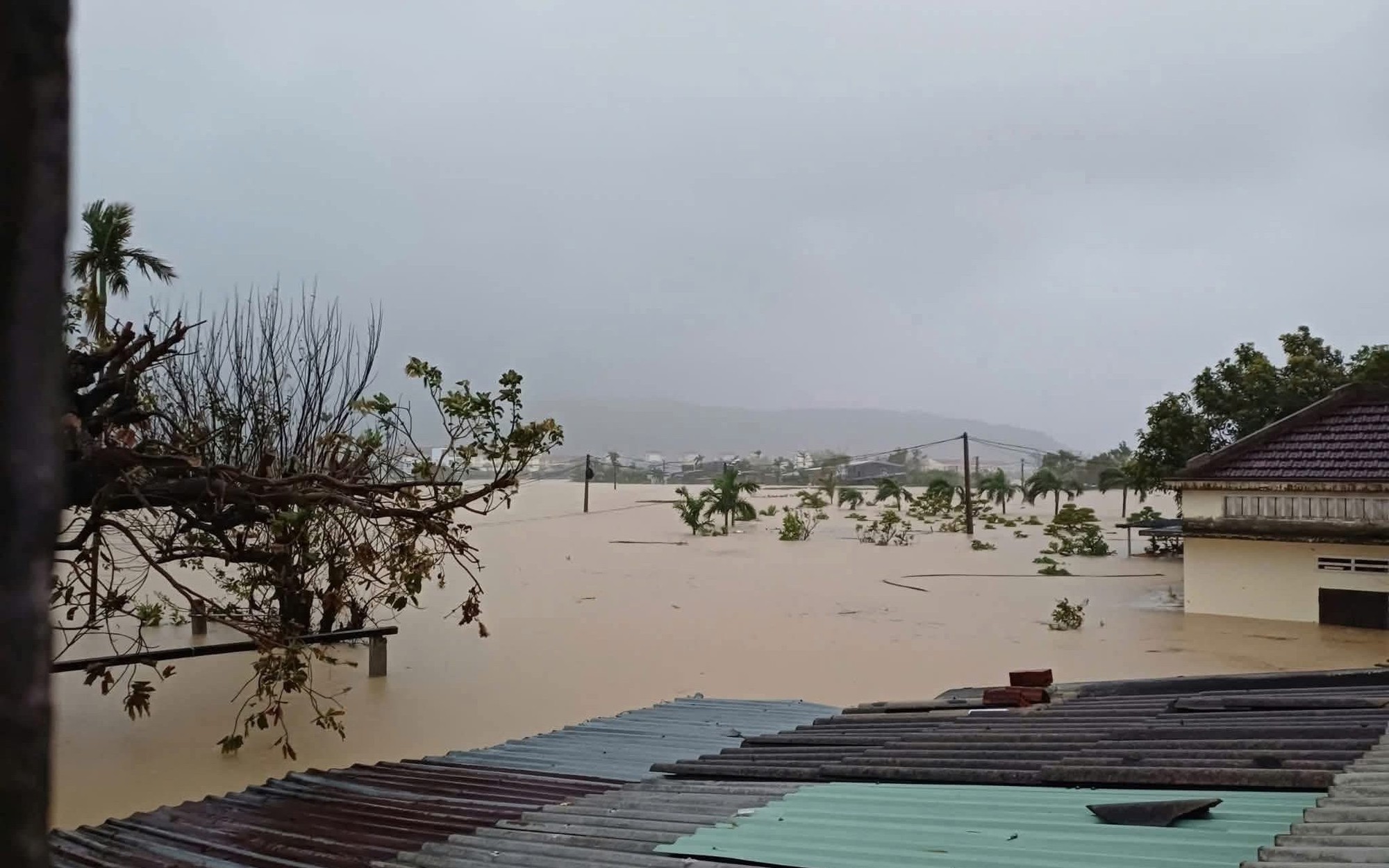 Nguy cơ lũ quét ở Trung Bộ rất cao, người dân phải làm gì?