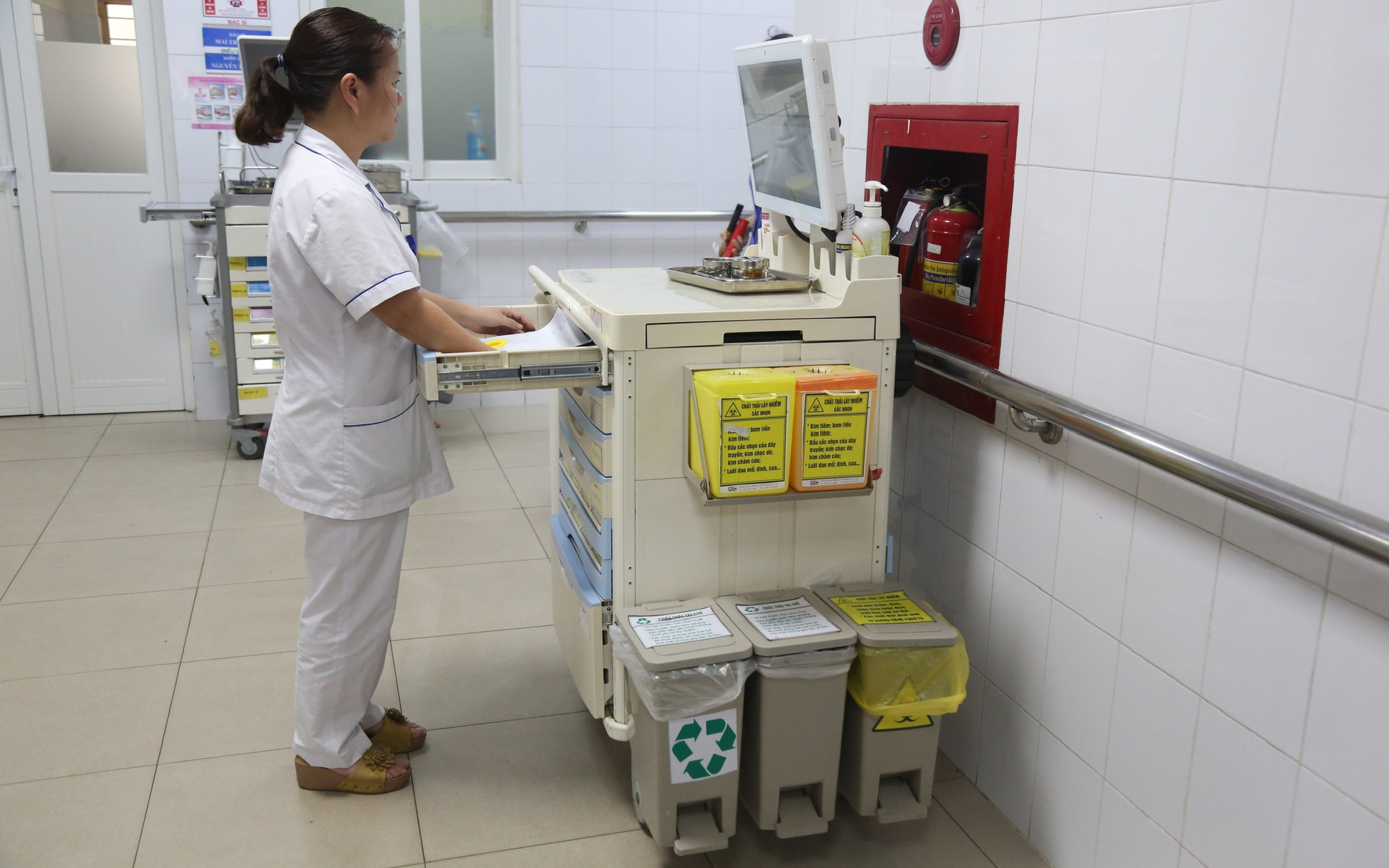 Huế: 'Siết' quy trình quản lý chất thải y tế, chủ động ngăn ngừa nguy cơ lây nhiễm- Ảnh 2. Huế: 'Siết' quy trình quản lý chất thải y tế, chủ động ngăn ngừa nguy cơ lây nhiễm- Ảnh 2.