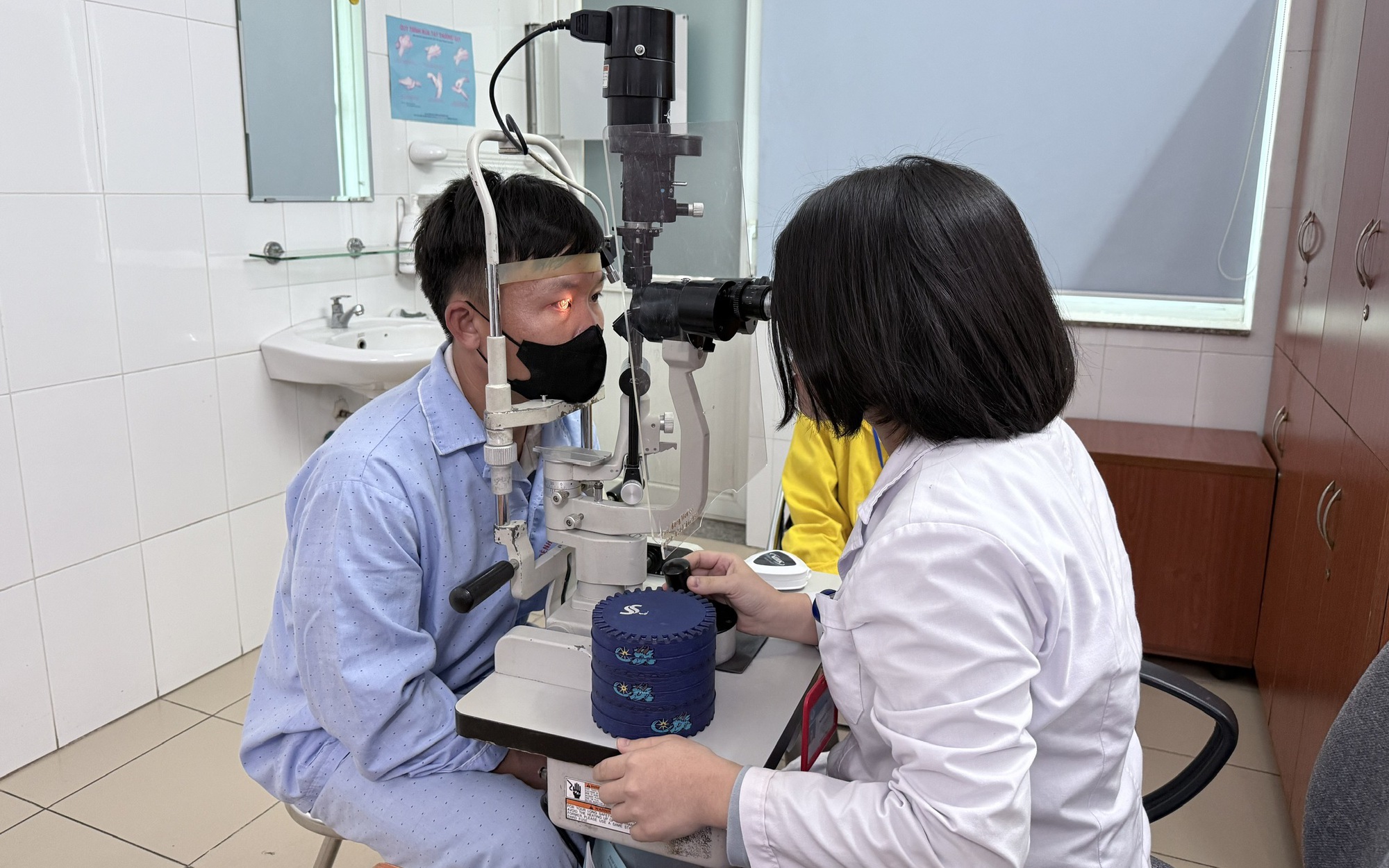 Chuyên gia cảnh báo, nhiều người biến chứng nặng nề do chủ quan sau chấn thương mắt