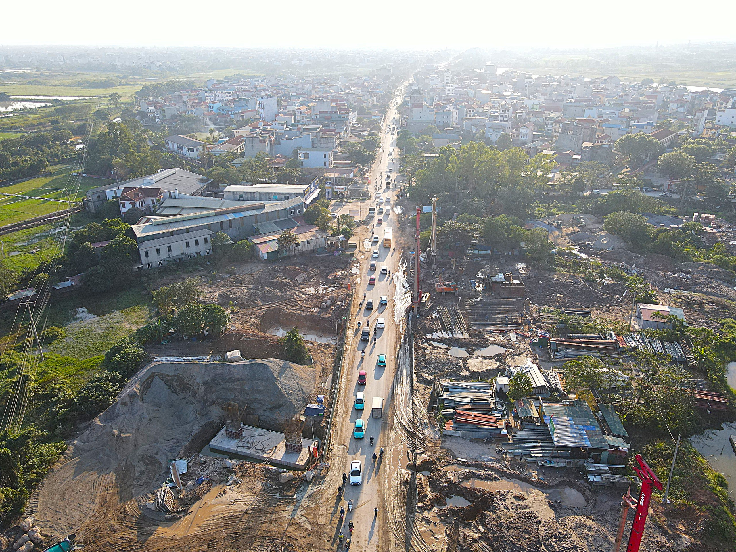 Hà Nội: Quốc lộ 6 biến thành 'ao bùn, sương bụi', người dân bất lực chịu trận- Ảnh 2.