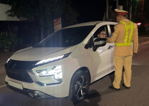 Tối 21/11, cả nước phát hiện hơn 1.500 trường hợp vi phạm nồng độ cồn- Ảnh 2.