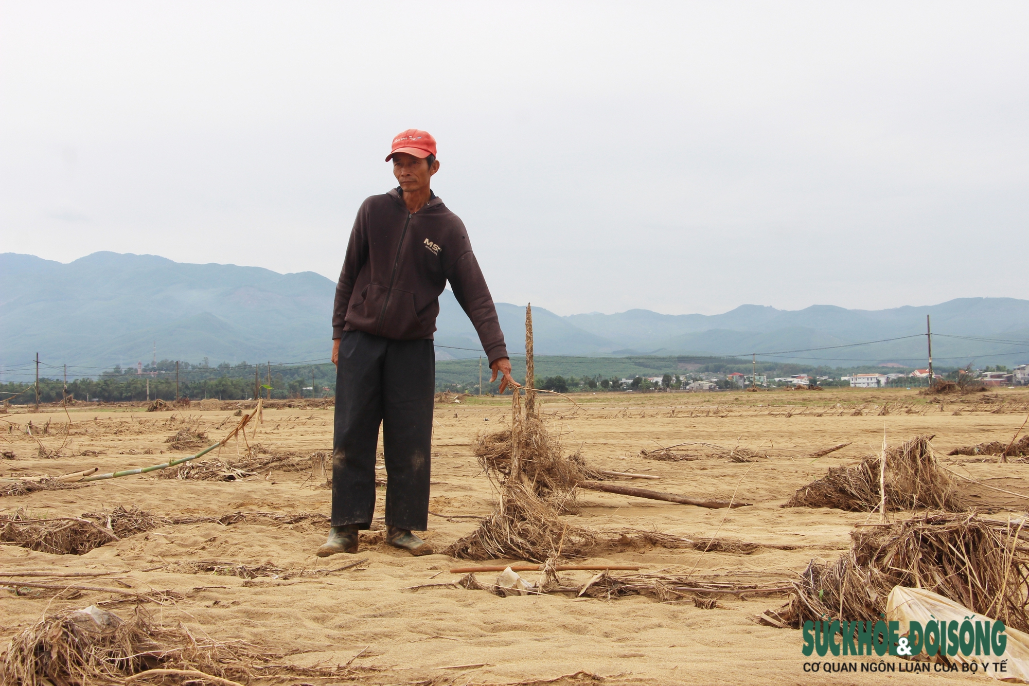 Sông Vu Gia tan tác sau lũ, nơi sạt lở nuốt đất, nơi cát bồi kín ruộng- Ảnh 2.