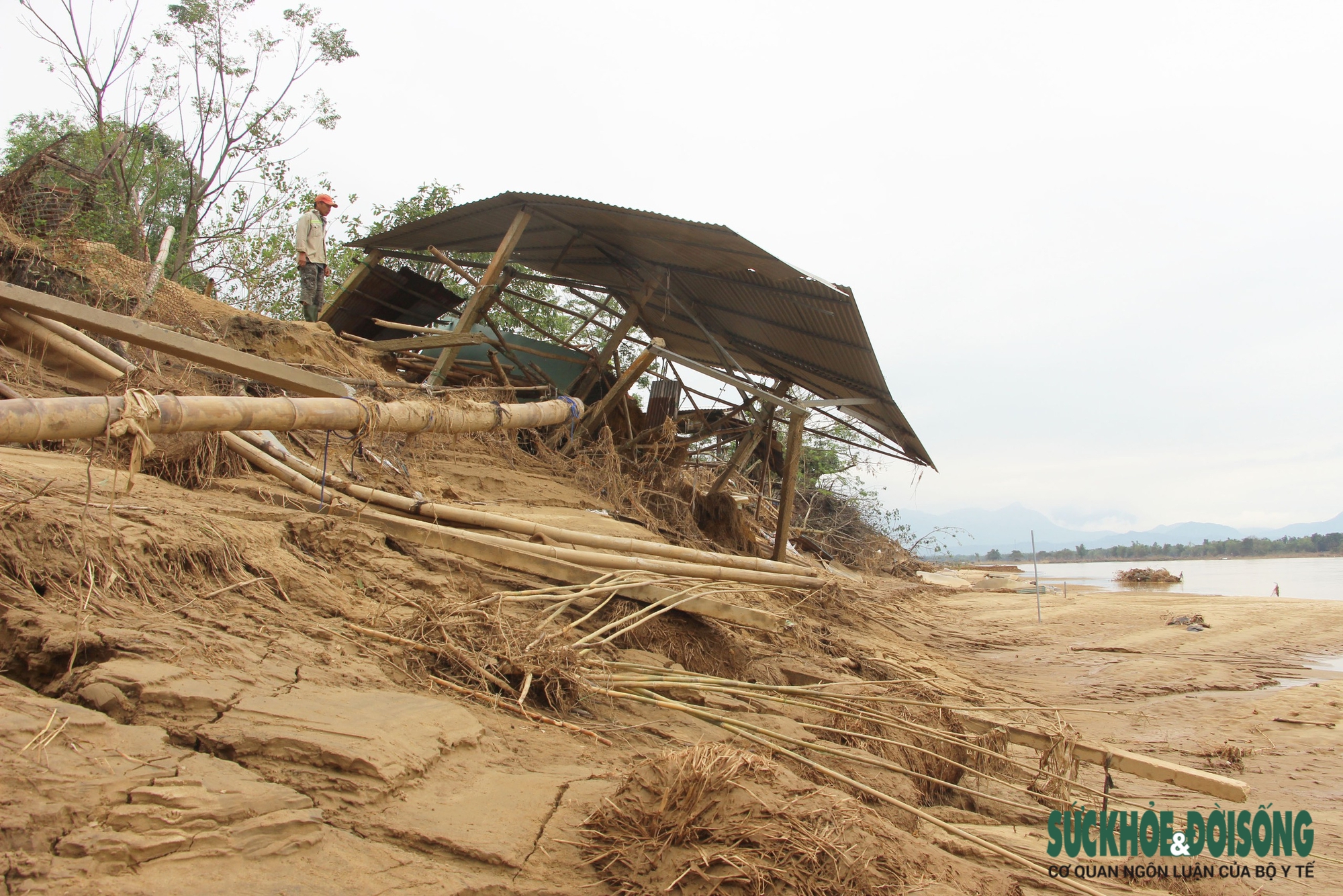 Sông Vu Gia tan tác sau lũ, nơi sạt lở nuốt đất, nơi cát bồi kín ruộng- Ảnh 11.