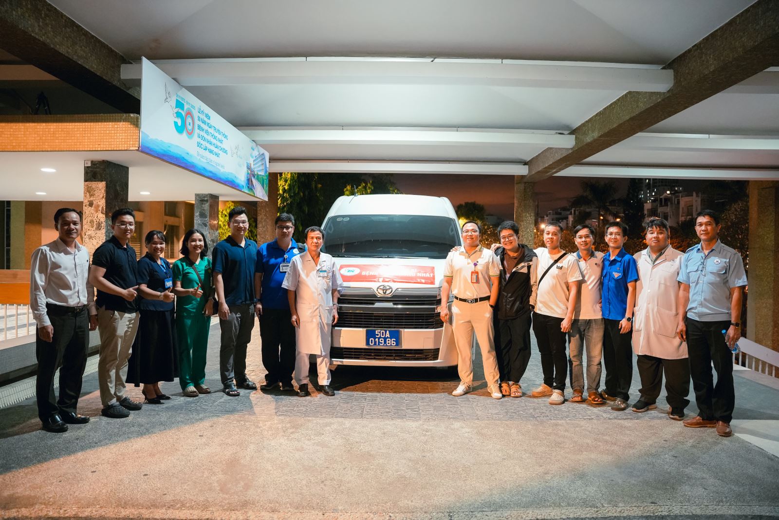 TP Hồ Chí Minh huy động bác sĩ và thuốc men hỗ trợ vùng lũ- Ảnh 2.