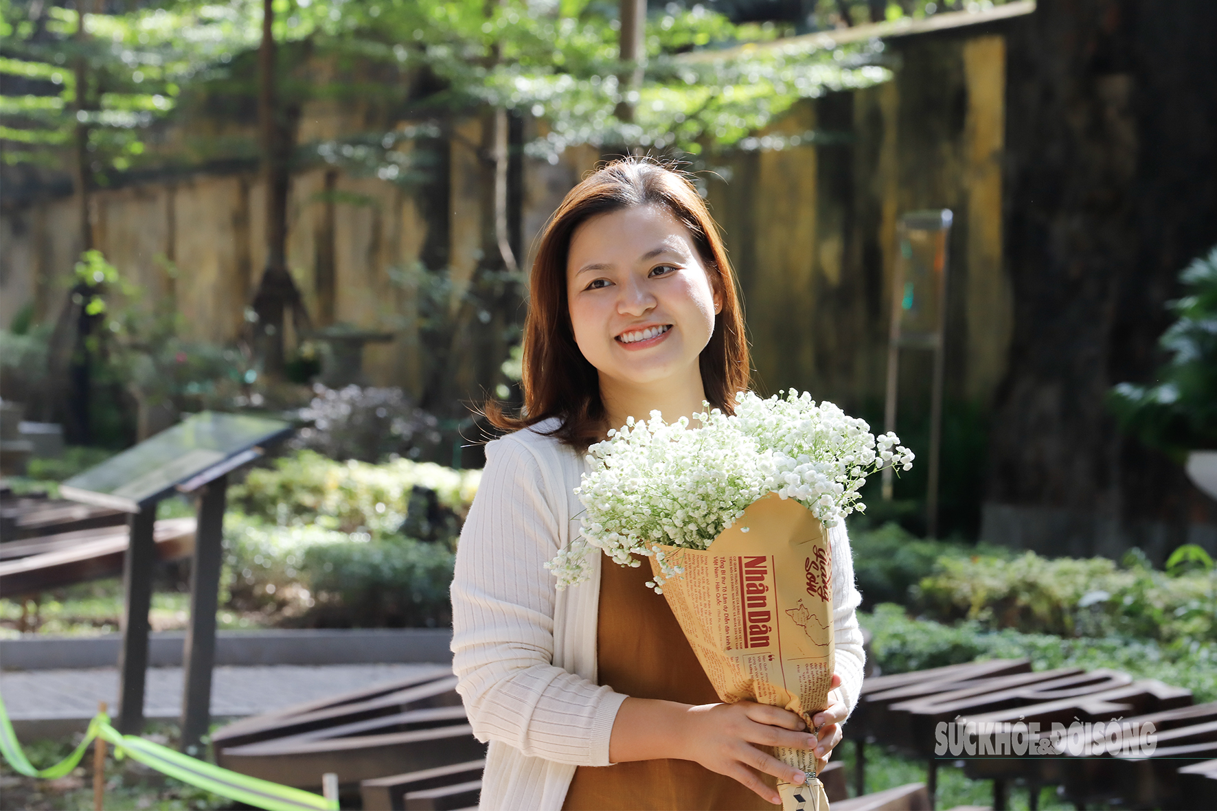 Hà Nội dịu dàng mùa hoa 'gọi đông'- Ảnh 5.