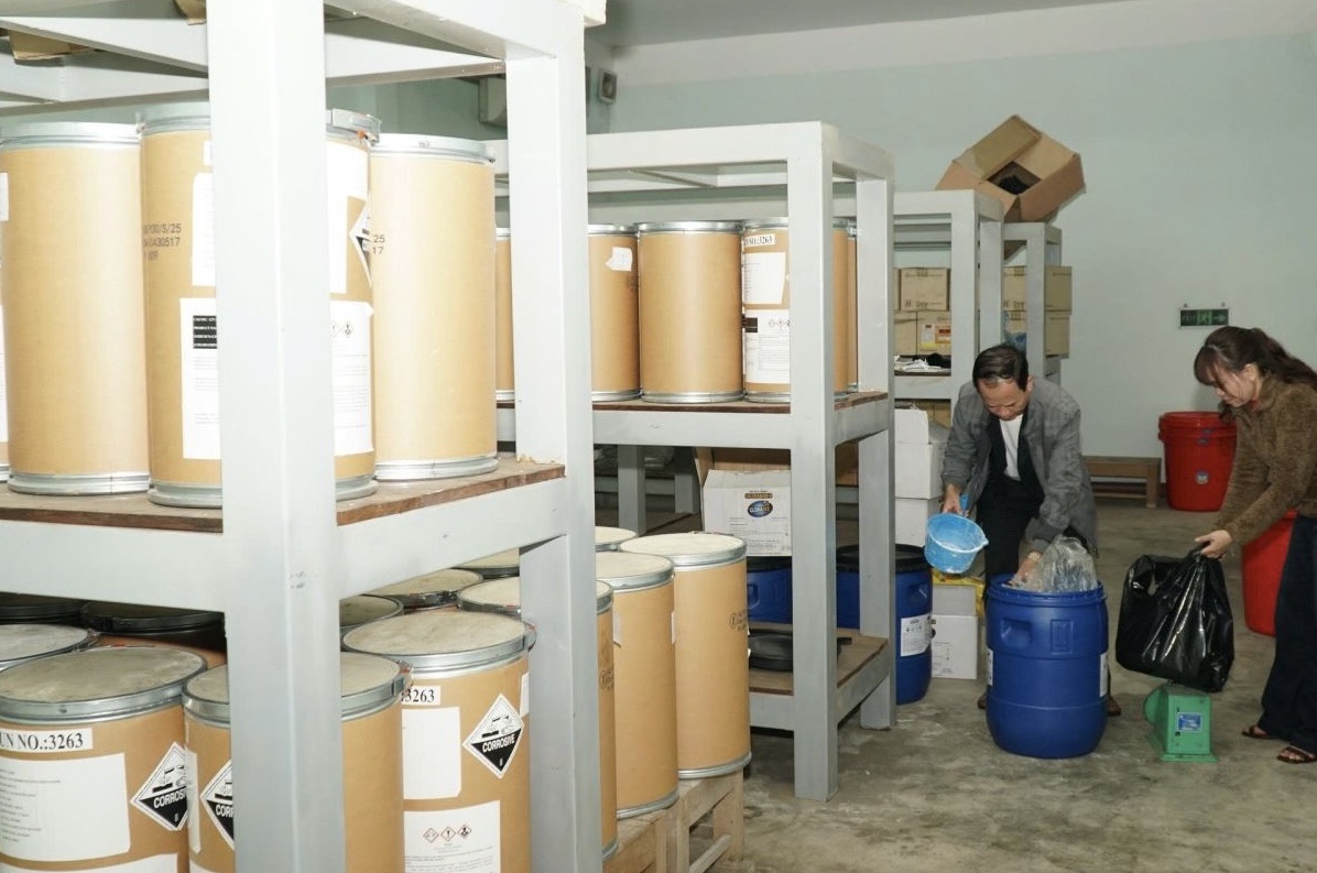 Bộ Y tế hỗ trợ kịp thời thuốc, hoá chất giúp các tỉnh khu vực miền Trung ứng phó, khắc phục hậu quả mưa lũ- Ảnh 1.