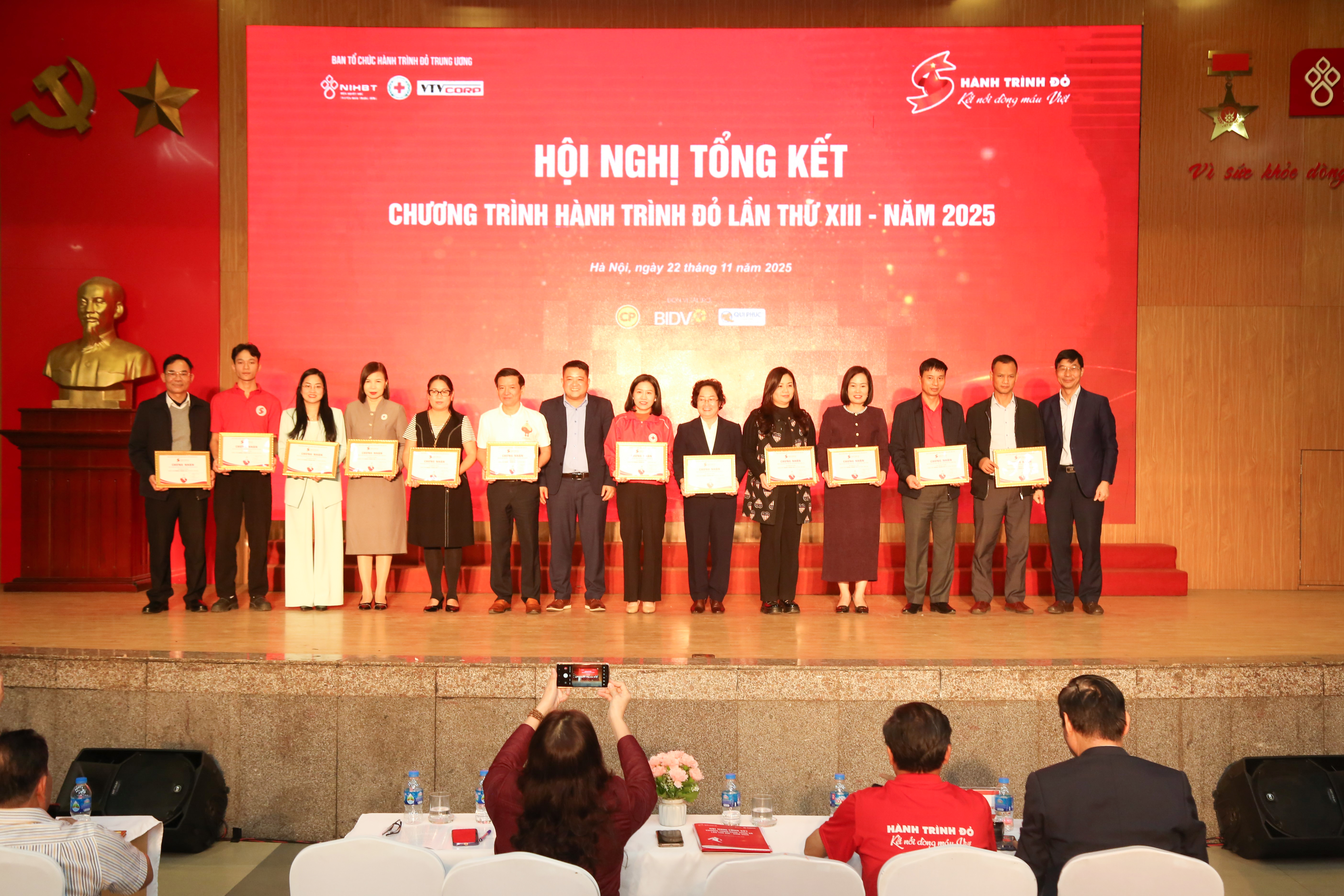 Hơn 1 triệu đơn vị máu được hiến tặng qua 13 tổ chức Hành trình Đỏ- Ảnh 5.