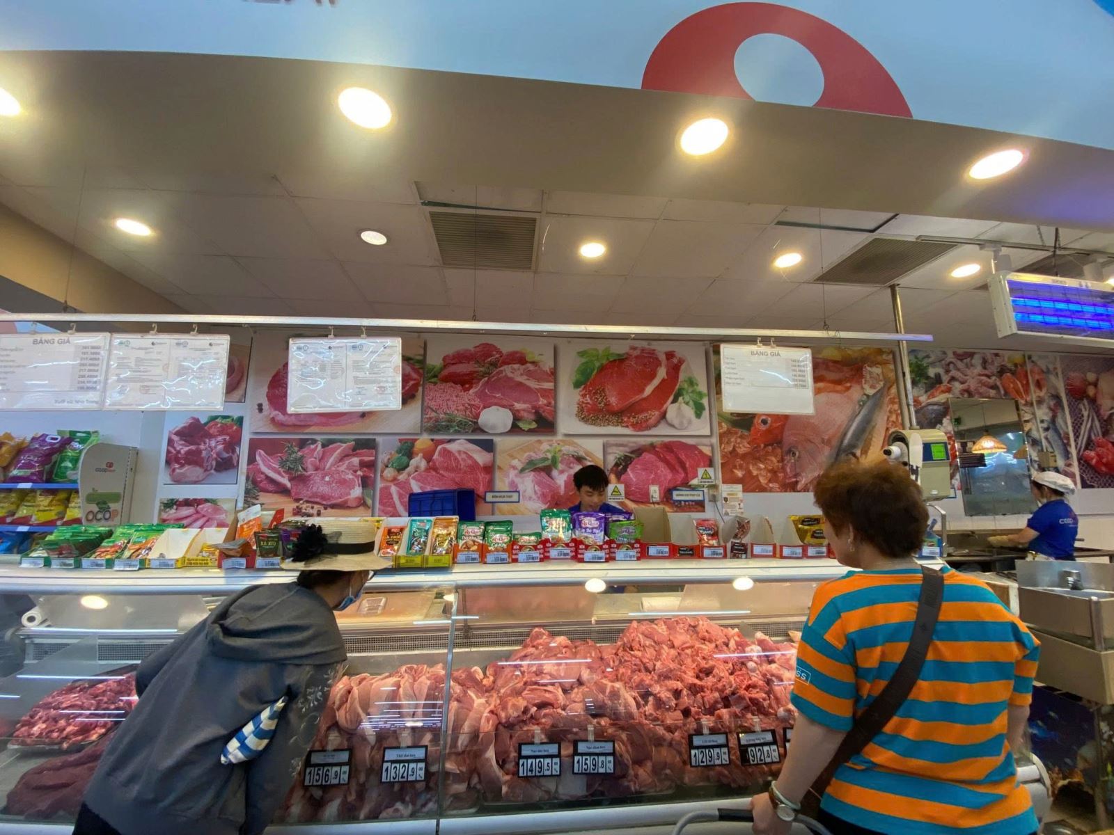 Nguồn hàng hoá phục vụ miền Trung dần ổn định, giá rau tại TP Hồ Chí Minh tăng mạnh- Ảnh 5.