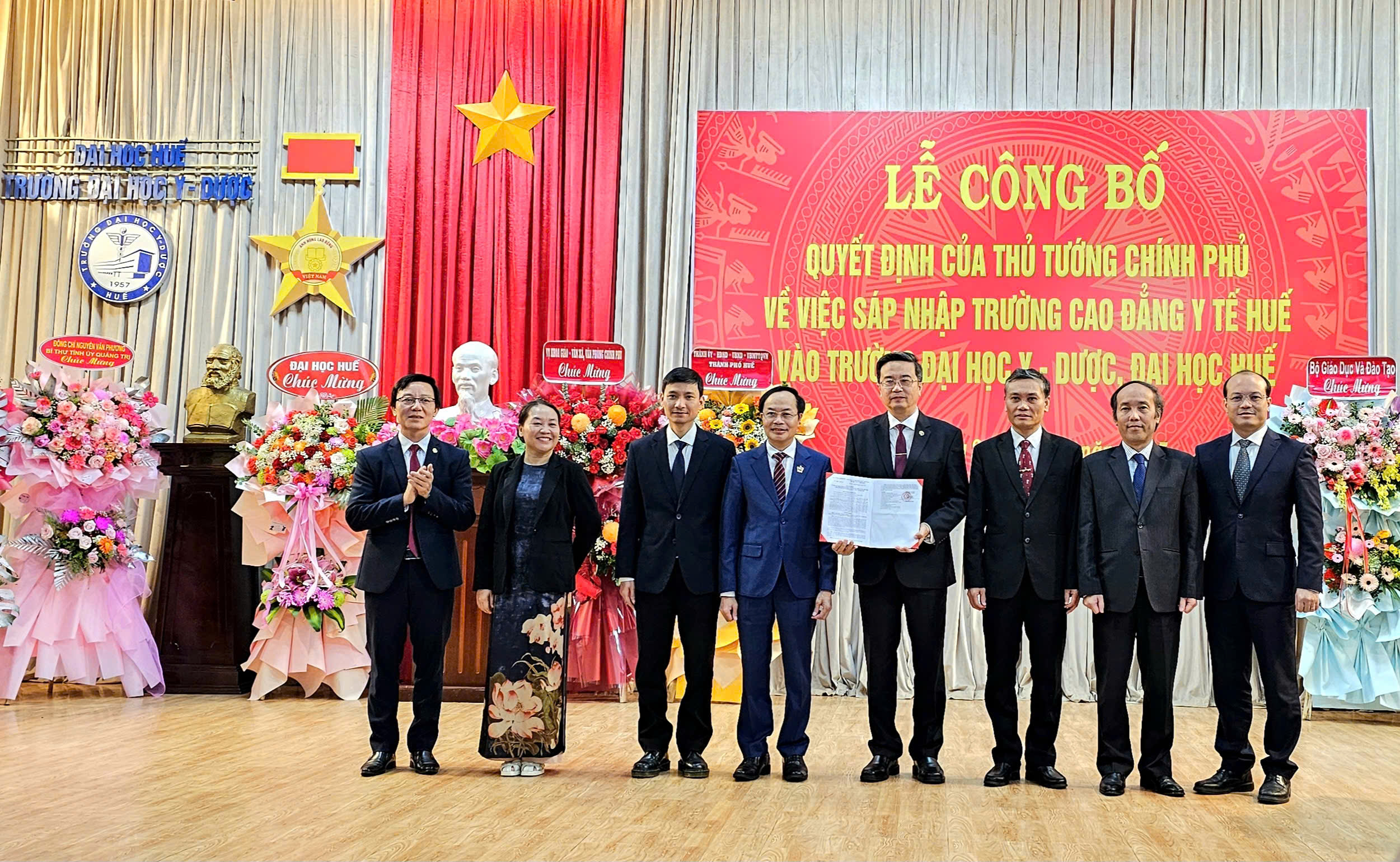 Sáp nhập Trường Cao đẳng Y tế Huế vào Trường Đại học Y - Dược, Đại học Huế- Ảnh 1.