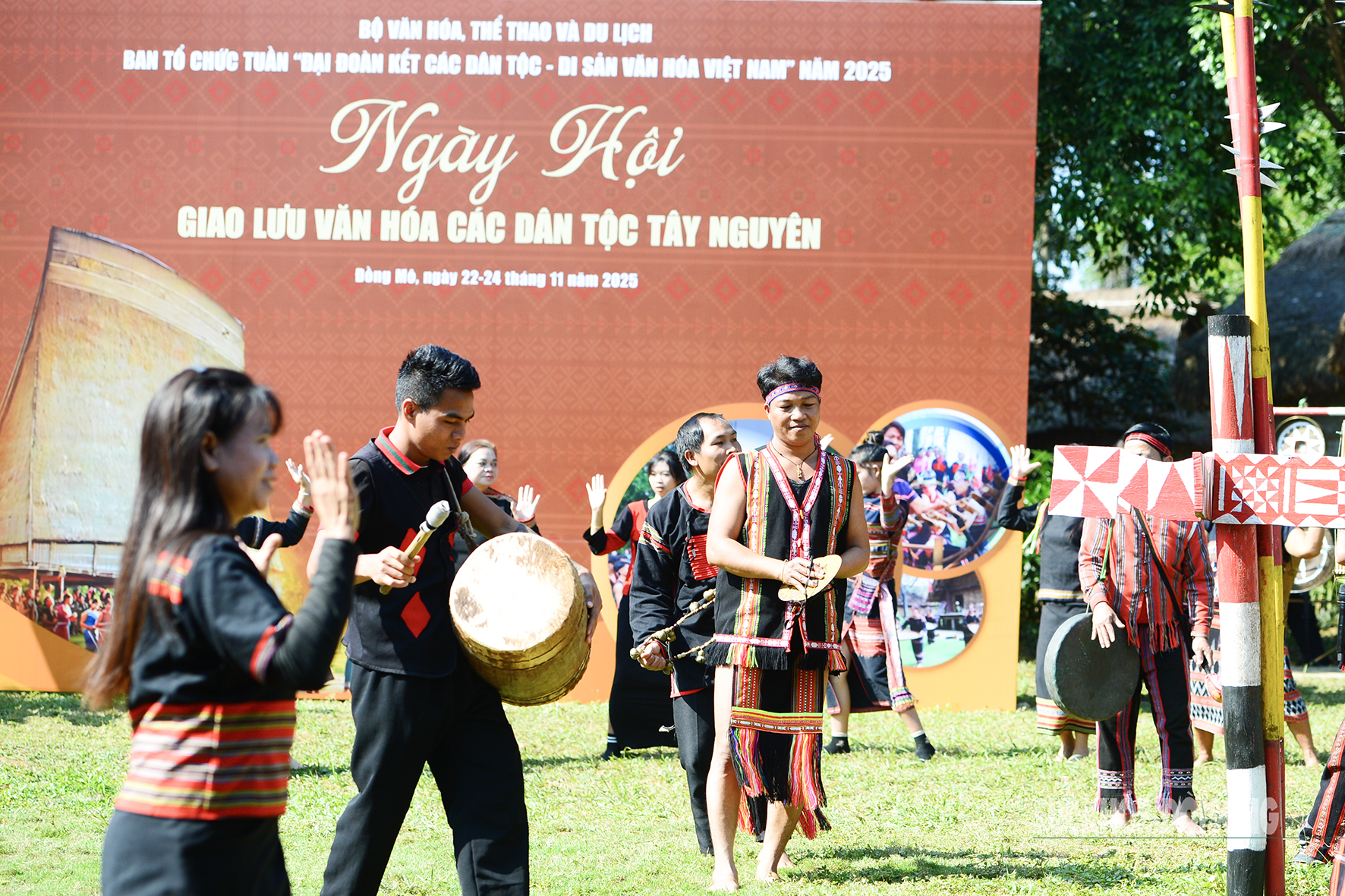 Vũ điệu cồng chiêng trong Ngày Đại đoàn kết các dân tộc- Ảnh 2.