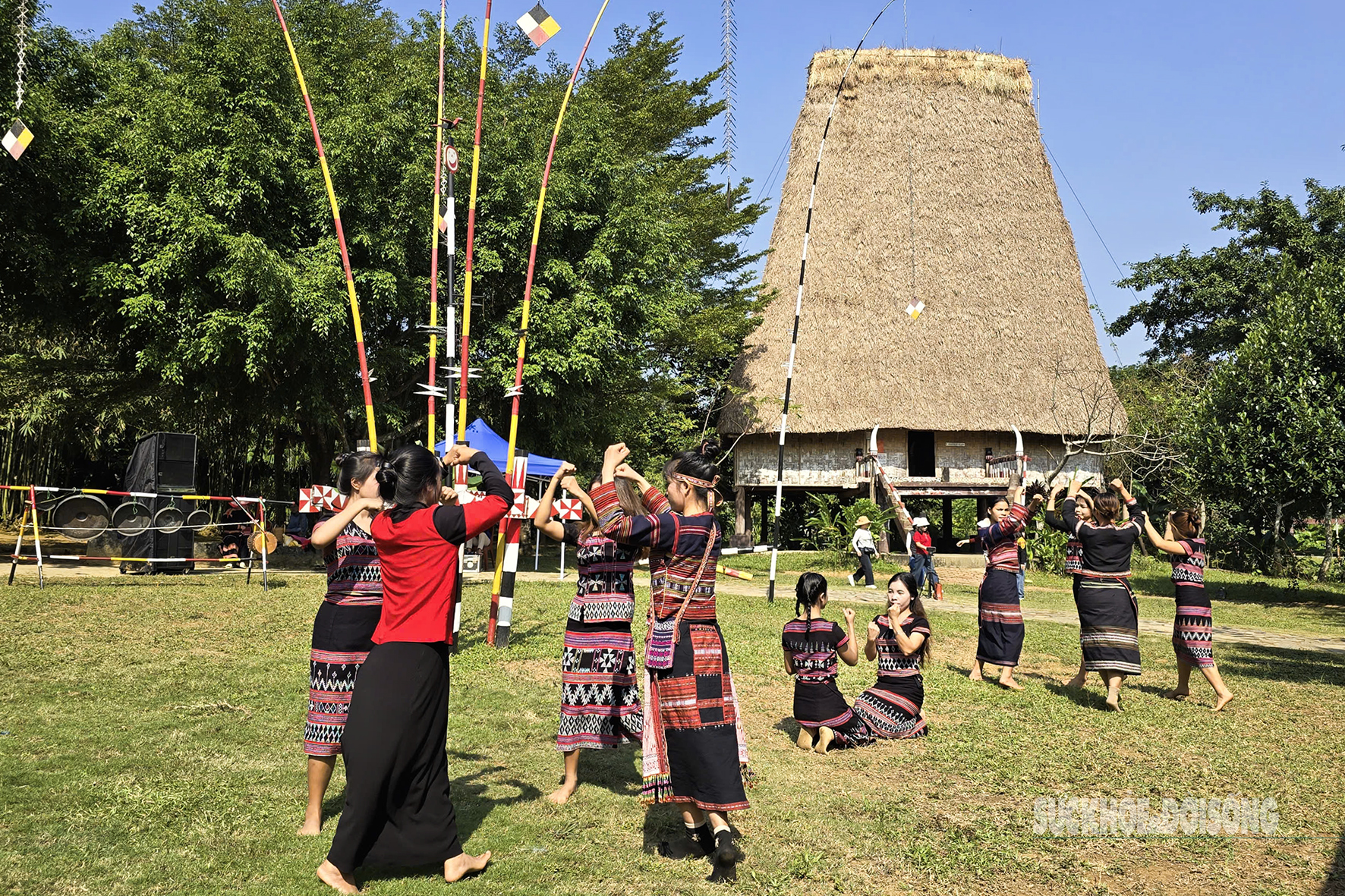 Vũ điệu cồng chiêng trong Ngày Đại đoàn kết các dân tộc- Ảnh 8.