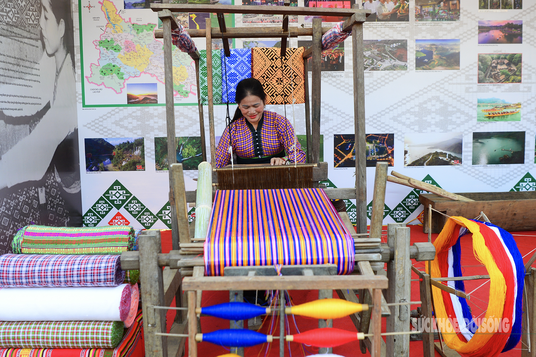 Phụ nữ Mường gìn giữ linh hồn thổ cẩm- Ảnh 1. Phụ nữ Mường gìn giữ linh hồn thổ cẩm- Ảnh 1.