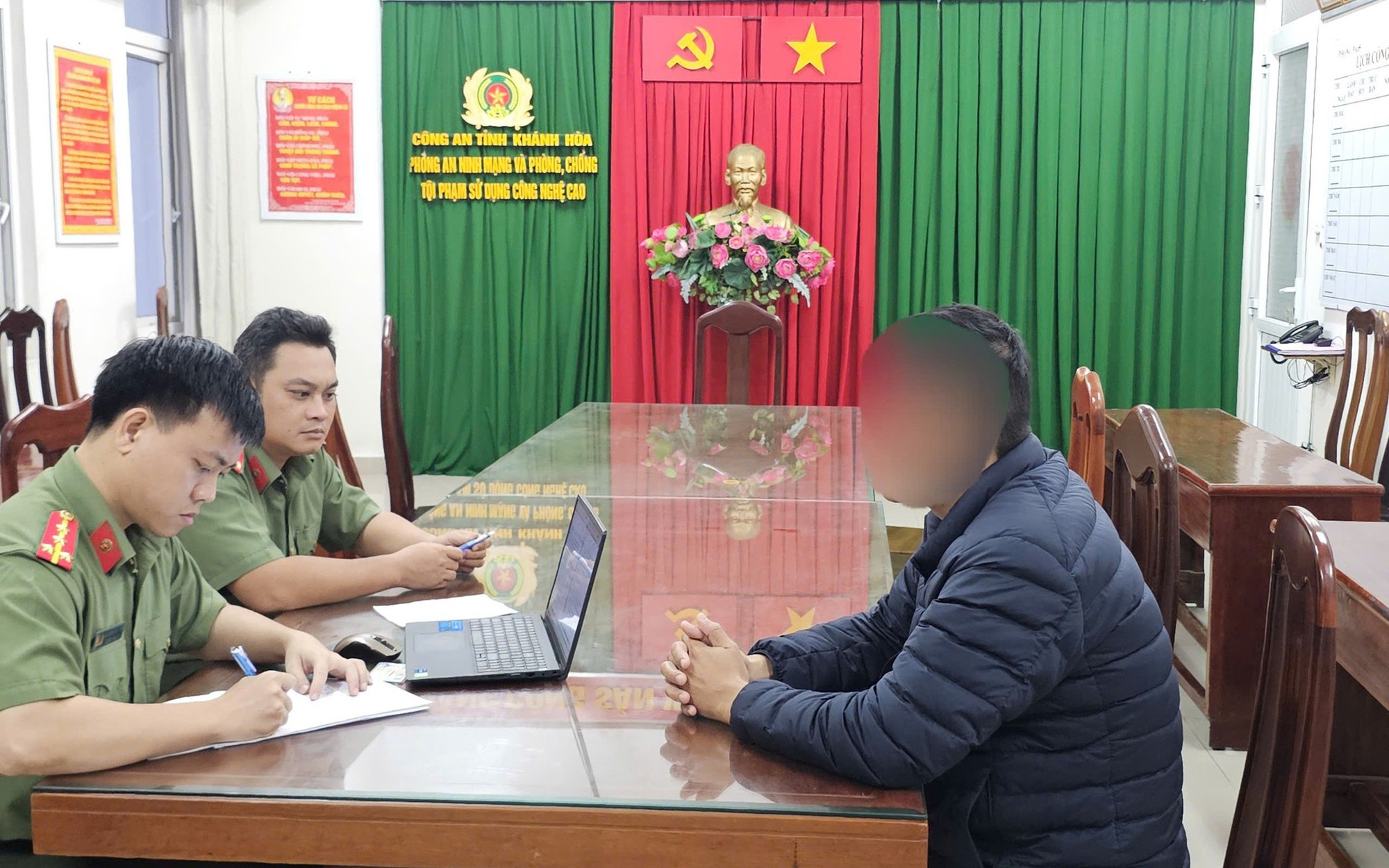 Cảnh cáo một phụ nữ đăng tin sai sự thật về mưa lũ ở Hòa Thịnh- Ảnh 2.