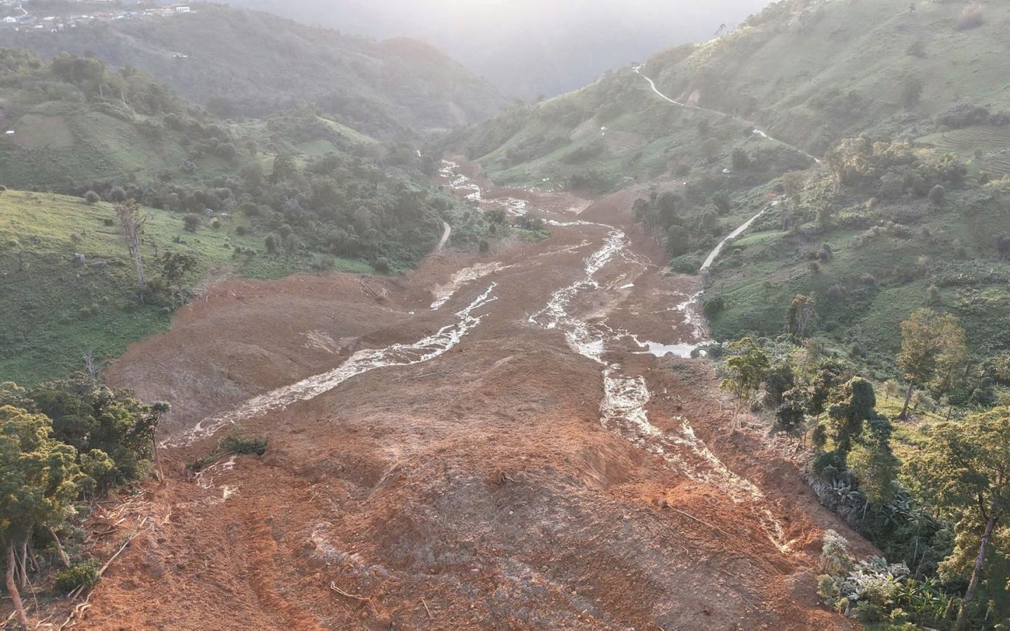 Cảnh báo nguy cơ cao xảy ra lũ quét, sạt lở đất trong 6 giờ tới tại Gia Lai và Đắk Lắk