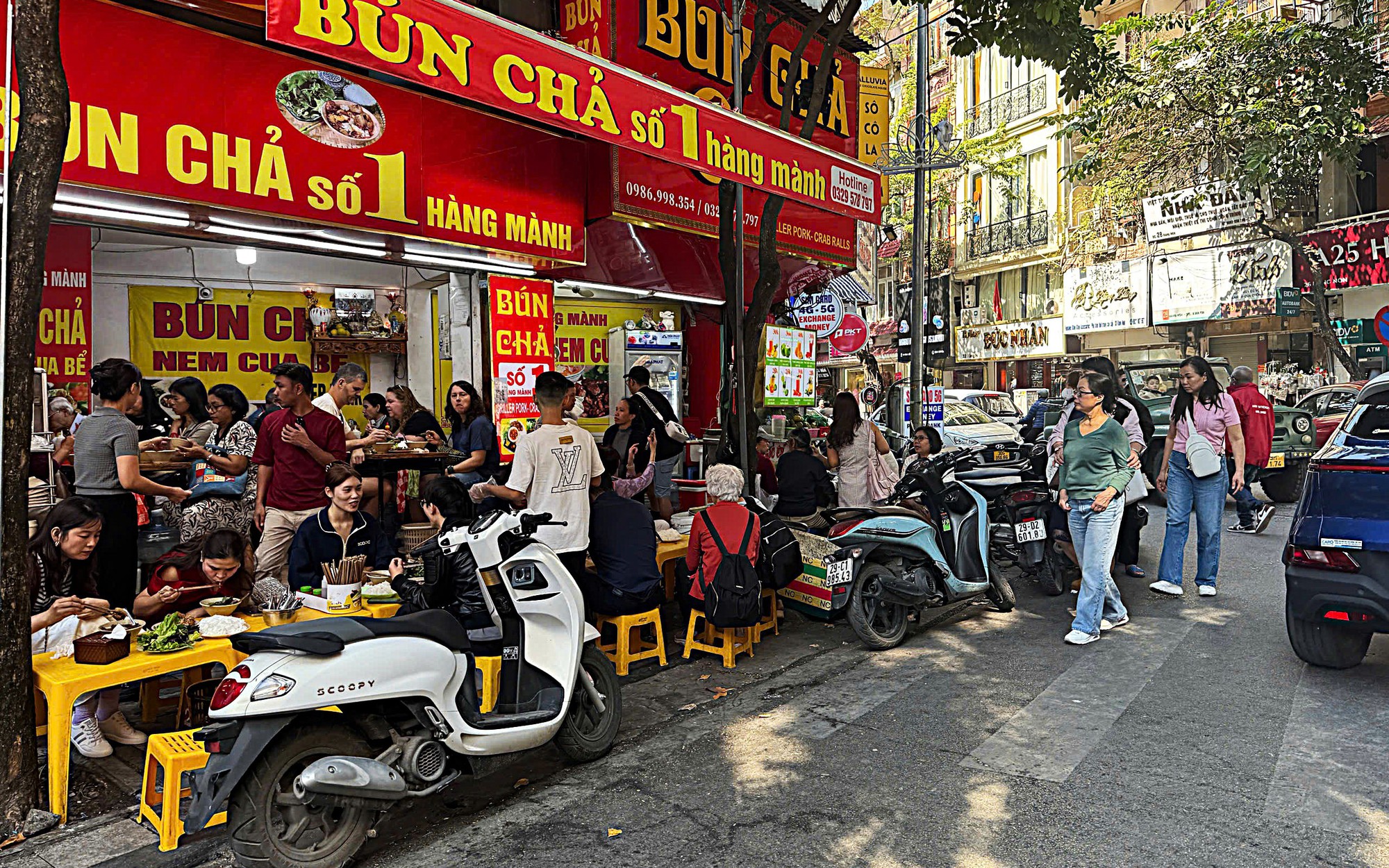 Tràn lan vi phạm trật tự đô thị tại 3 "phường kiểu mẫu" của Hà Nội