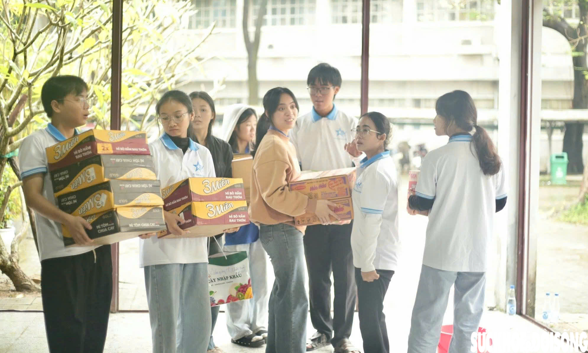 Các trường đại học Huế hướng về vùng lũ, lan tỏa tinh thần tương thân tương ái- Ảnh 3. Các trường đại học Huế hướng về vùng lũ, lan tỏa tinh thần tương thân tương ái- Ảnh 3.