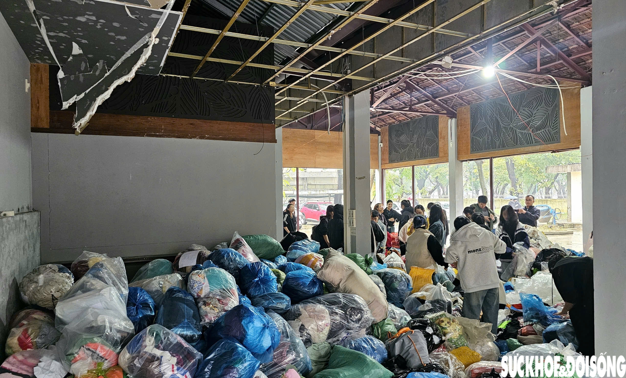 Các trường đại học Huế hướng về vùng lũ, lan tỏa tinh thần tương thân tương ái- Ảnh 9. Các trường đại học Huế hướng về vùng lũ, lan tỏa tinh thần tương thân tương ái- Ảnh 9.