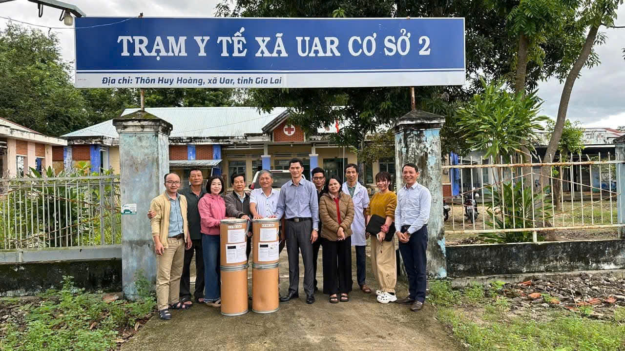 Nhiều đoàn công tác của Bộ Y tế hỗ trợ các tỉnh miền Trung, Tây Nguyên ứng phó, khắc phục mưa lũ- Ảnh 8.