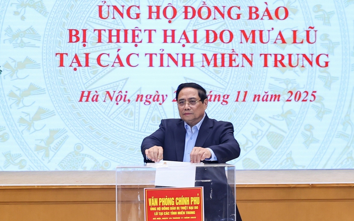 Thủ tướng, lãnh đạo Chính phủ quyên góp ủng hộ đồng bào miền Trung bị thiệt hại do lũ lụt
