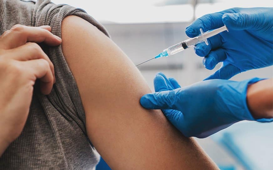 vaccine cum 17615573600301696649383 37 0 582 872 crop 1763956236821574394240