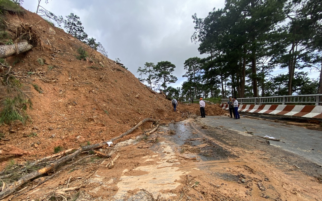 Viện Hàn lâm Khoa học và Công nghệ Việt Nam cử chuyên gia hỗ trợ Lâm Đồng khảo sát sạt lở