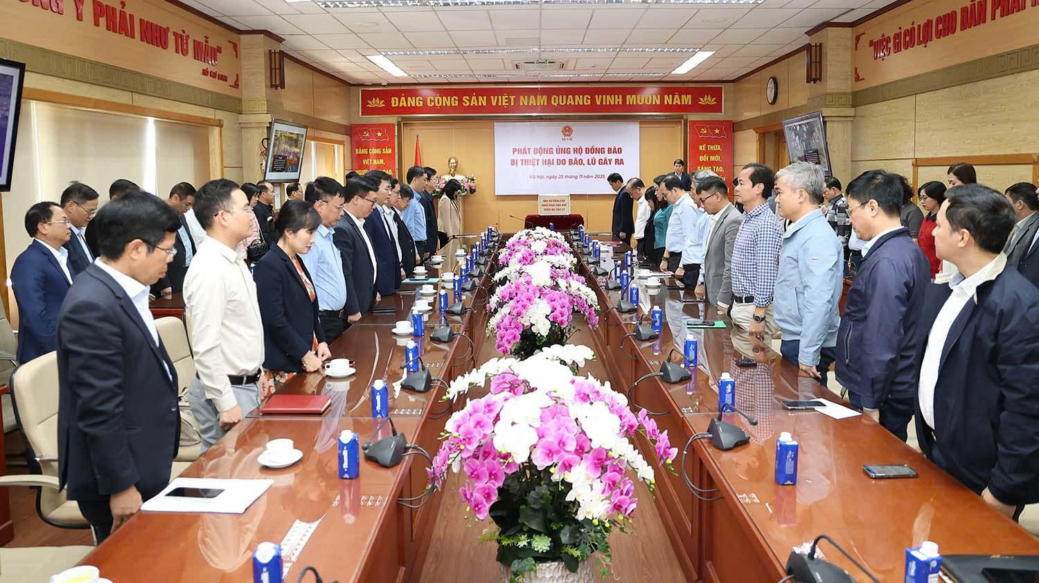 Bộ Y tế phát động ủng hộ đồng bào miền Trung, Tây Nguyên bị thiệt hại do bão, lũ - Ảnh 1. Bộ Y tế phát động ủng hộ đồng bào miền Trung, Tây Nguyên bị thiệt hại do bão, lũ - Ảnh 1.