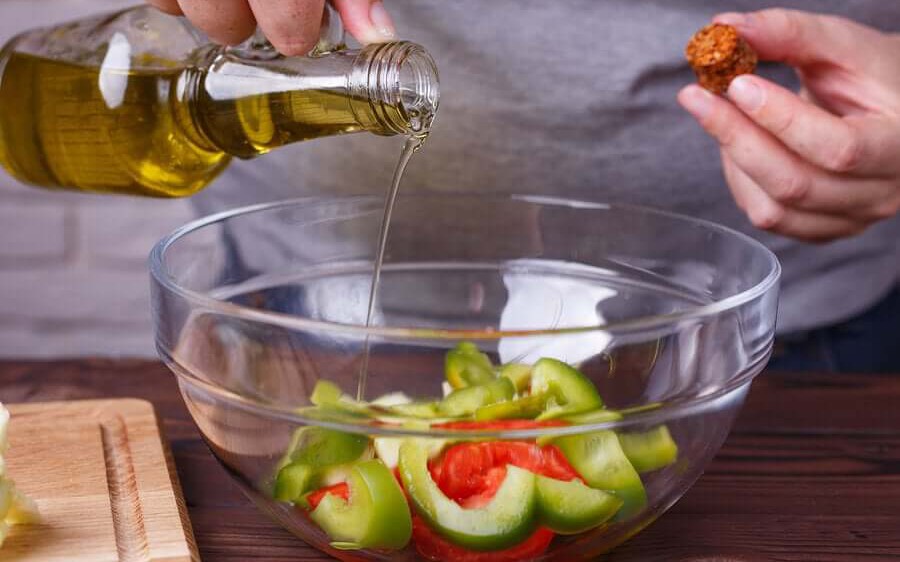 Chế độ ăn loại bỏ ‘mỡ máu xấu’ bảo vệ thành mạch, ngừa đột quỵ- Ảnh 3. 3 loại thực phẩm chứa chất béo có lợi cho người bị rối loạn mỡ máu