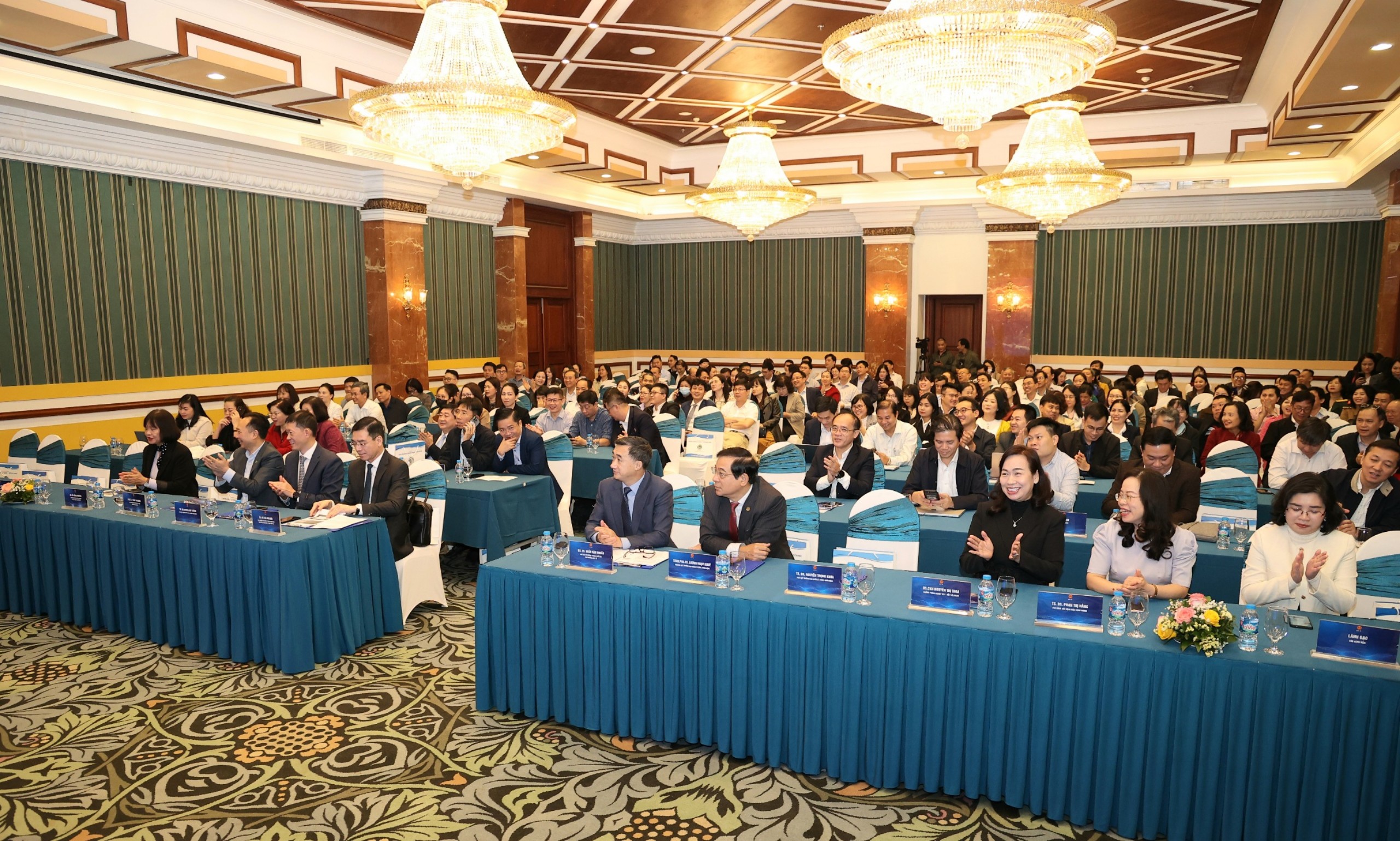 Thứ trưởng Trần Văn Thuấn: Nhiều người bệnh quốc tế đã lựa chọn Việt Nam như một điểm đến tin cậy- Ảnh 3. Thứ trưởng Trần Văn Thuấn: Nhiều người bệnh quốc tế đã lựa chọn Việt Nam như một điểm đến tin cậy- Ảnh 3.