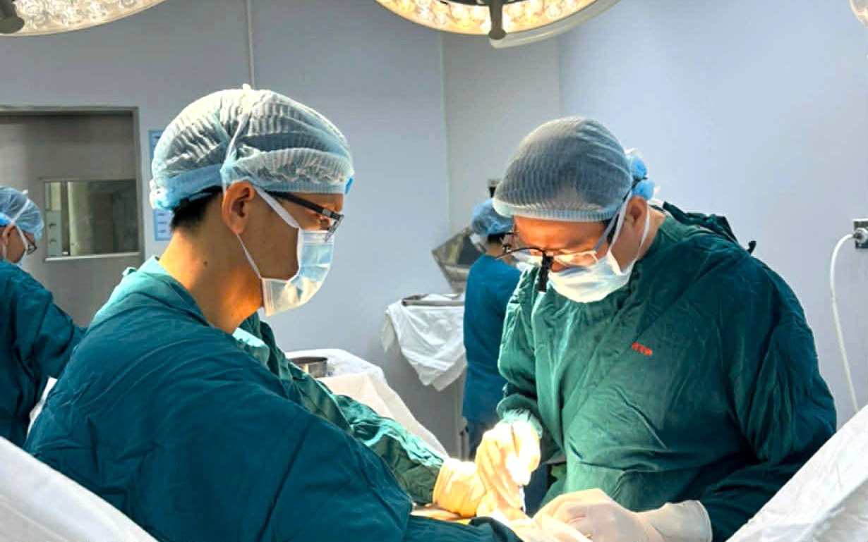 Hiện nay, có bao nhiêu trường đại học được giao nhiệm vụ đào tạo bác sĩ?- Ảnh 1.