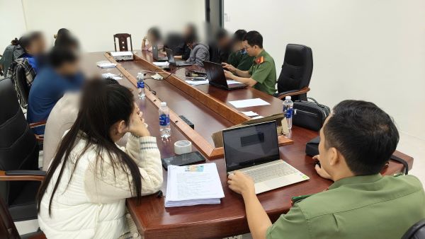 Bắt 14 đối tượng chiếm đoạt gần 90 tỷ đồng của hơn 8.000 nạn nhân qua dự án tiền ảo ‘ma’ TOSI- Ảnh 1.