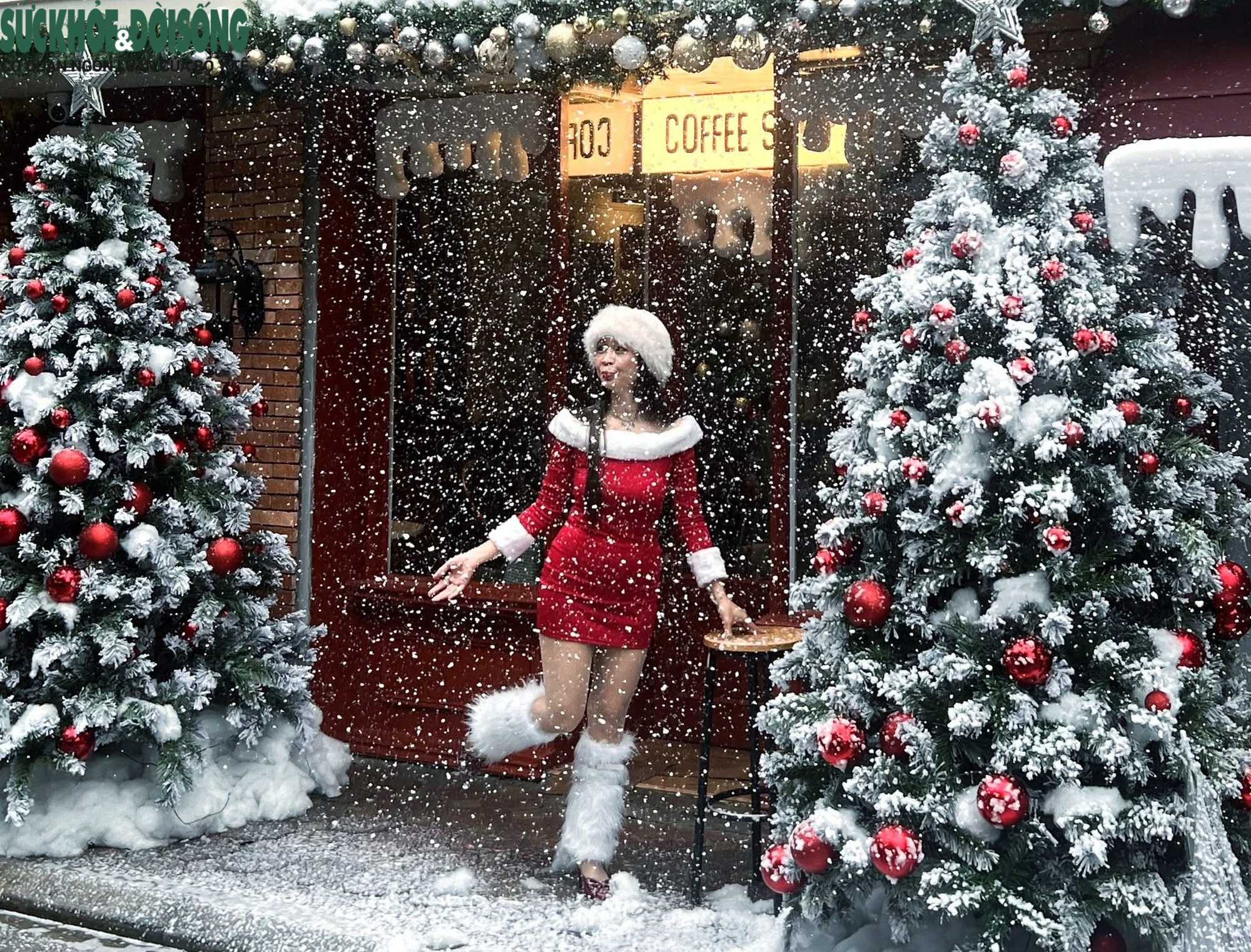 Quán cà phê biến thành 'ngôi làng tuyết' giữa lòng Thủ đô- Ảnh 5.