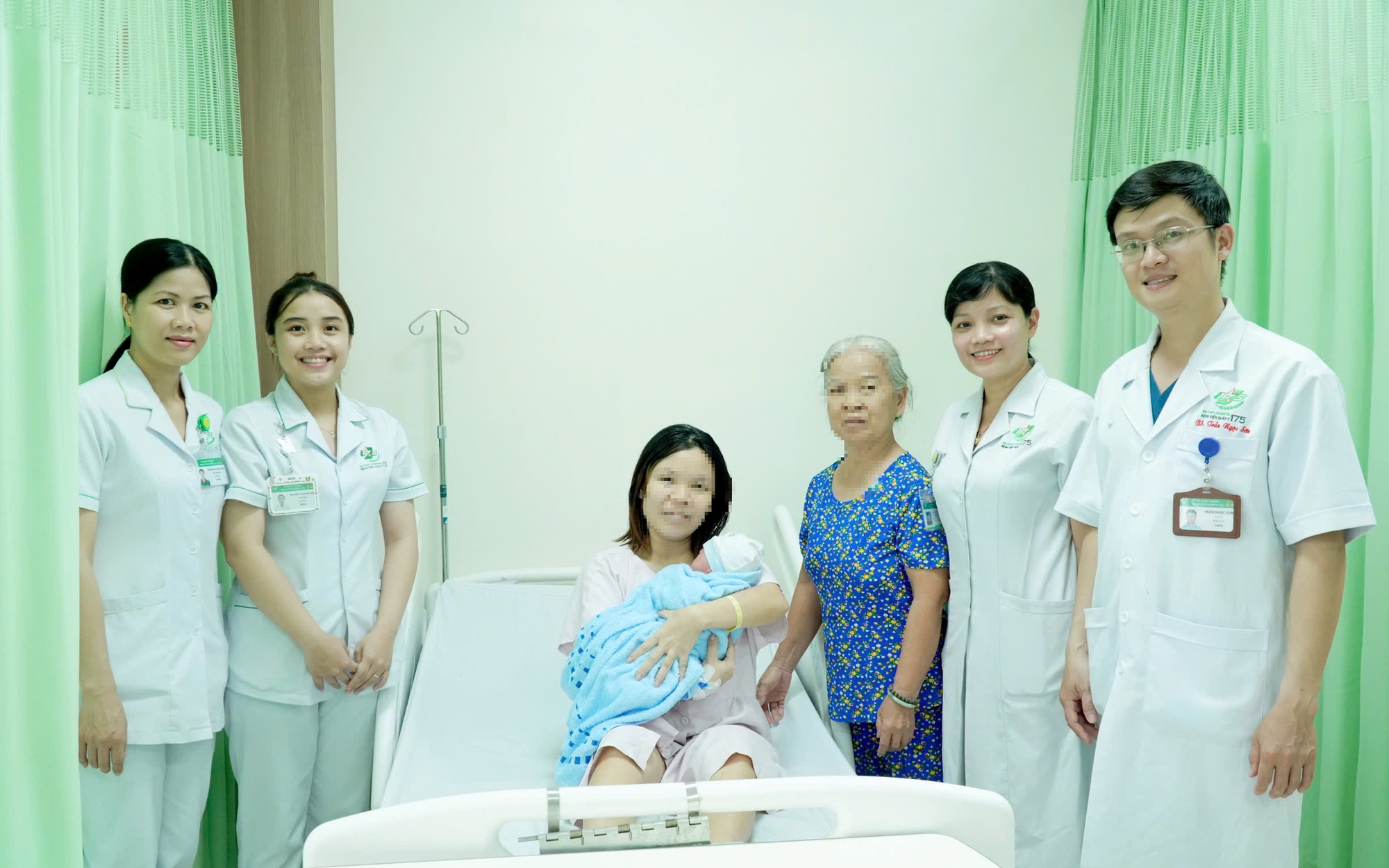 Phẫu Thuật Khẩn Cấp Cứu Mẹ Con Sản Phụ Vỡ Tử Cung và Bàng Quang