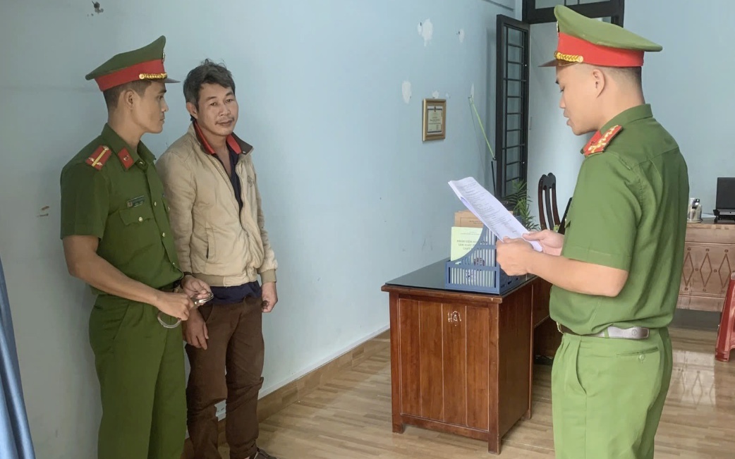 Shipper nhận đơn xong mở túi hàng, thấy iPhone 15 Pro Max rồi mang bán- Ảnh 2.