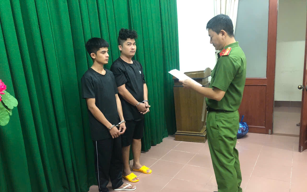 Đâm chết người sau mâu thuẫn tại quán karaoke