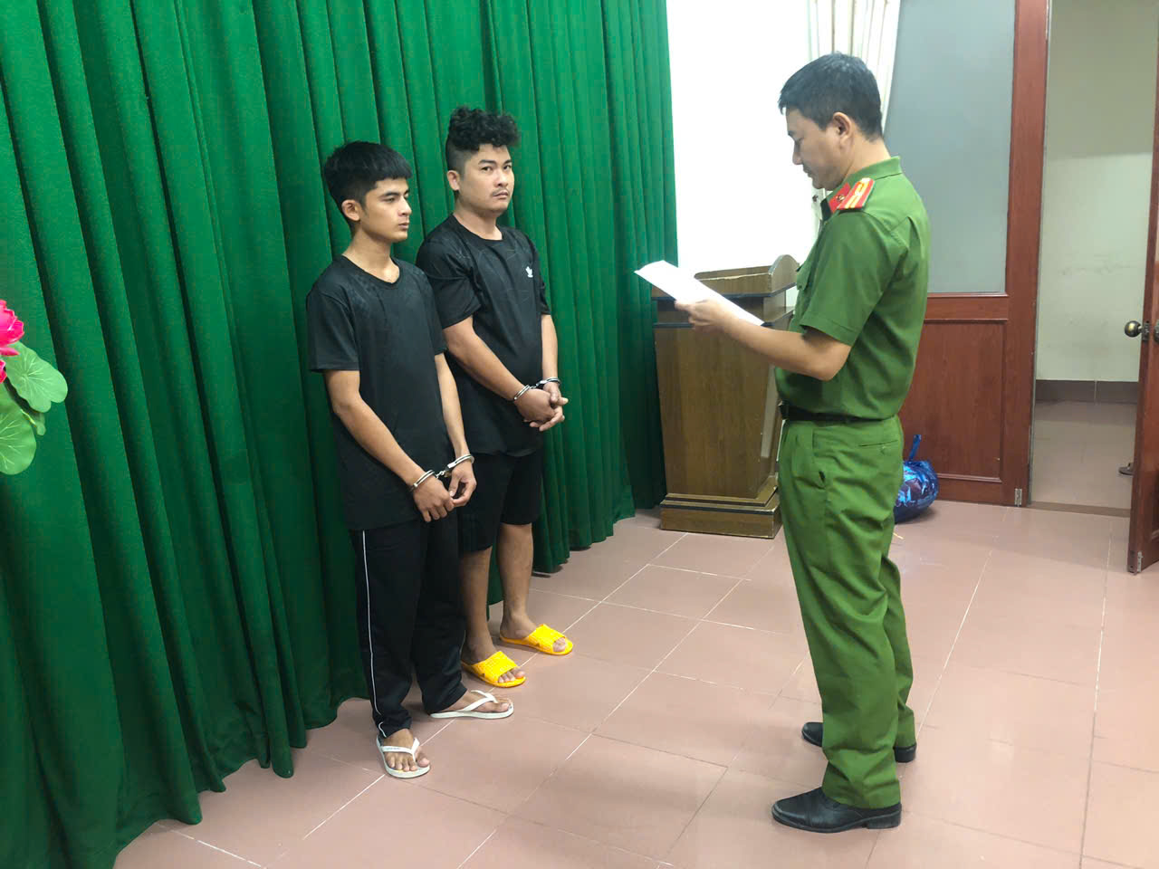 Đâm chết người sau mâu thuẫn tại quán karaoke - Ảnh 1.