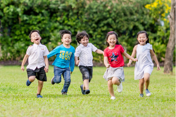 Suplemen zinc yang tepat membantu anak tumbuh tinggi, sehat, dan mencegah penyakit secara efektif - Foto 1. Bổ sung kẽm đúng cách giúp trẻ phát triển cao lớn, khỏe mạnh, phòng bệnh hiệu quả- Ảnh 1.