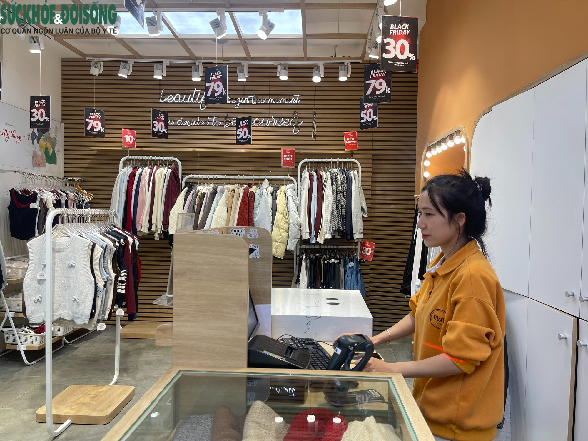 Thị trường thời trang Hà Nội ảm đạm sát ngày Black Friday 2025- Ảnh 5.