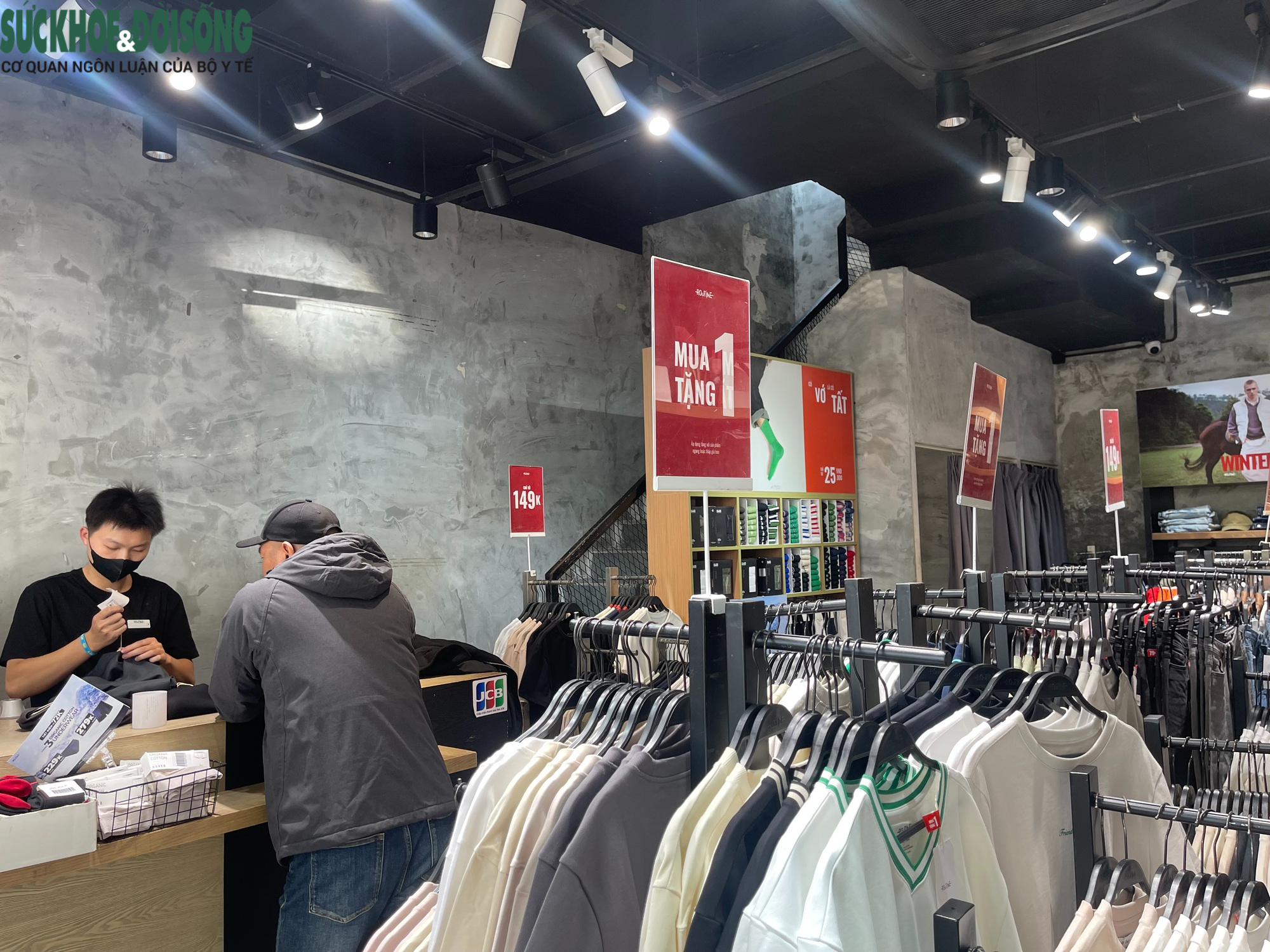 Thị trường thời trang Hà Nội ảm đạm sát ngày Black Friday 2025- Ảnh 6.