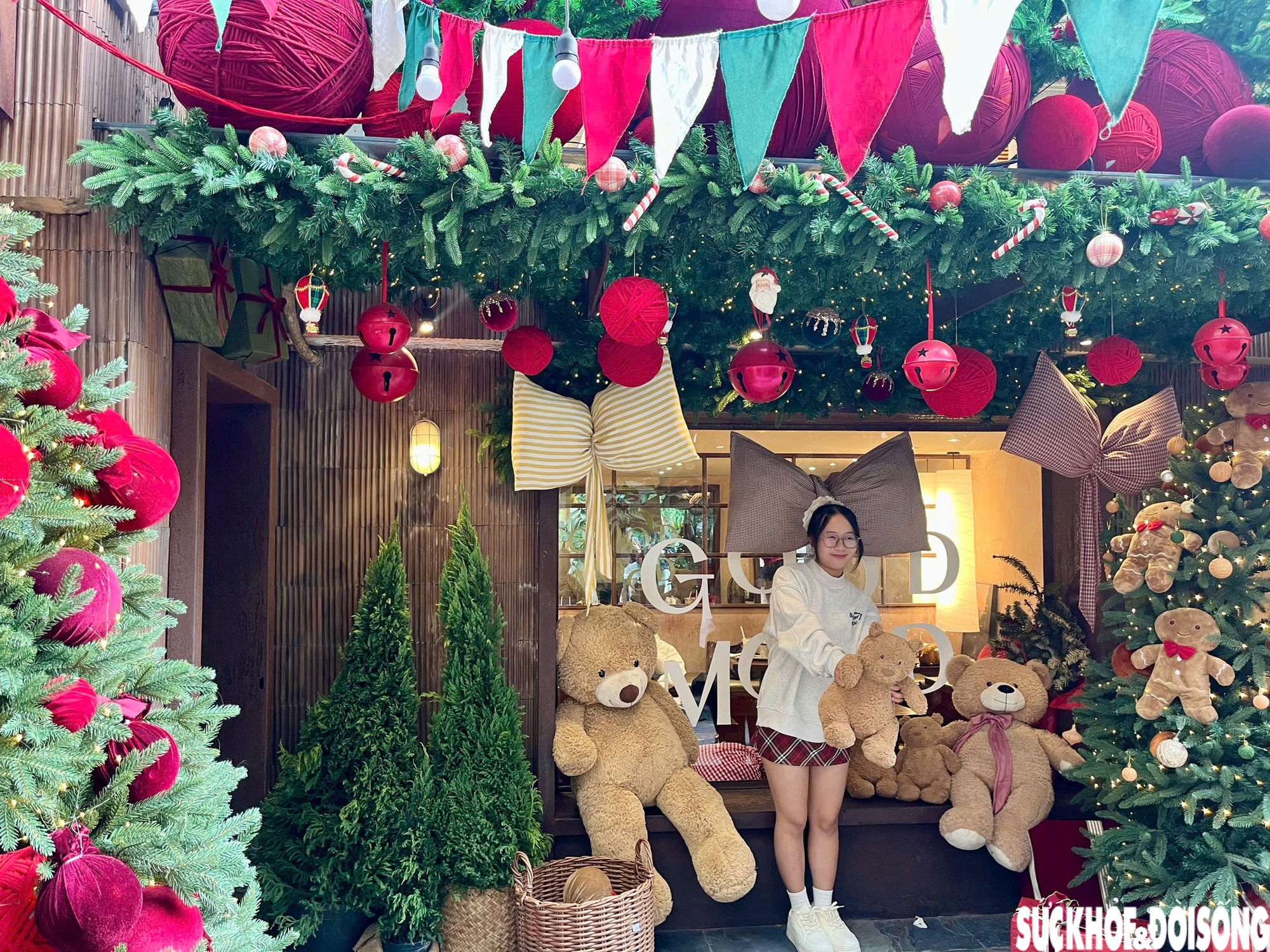 Ngõ nhỏ ở Hà Nội 'hút' giới trẻ trước mùa Giáng sinh- Ảnh 6. Ngõ nhỏ ở Hà Nội 'hút' giới trẻ trước mùa Giáng sinh- Ảnh 6.